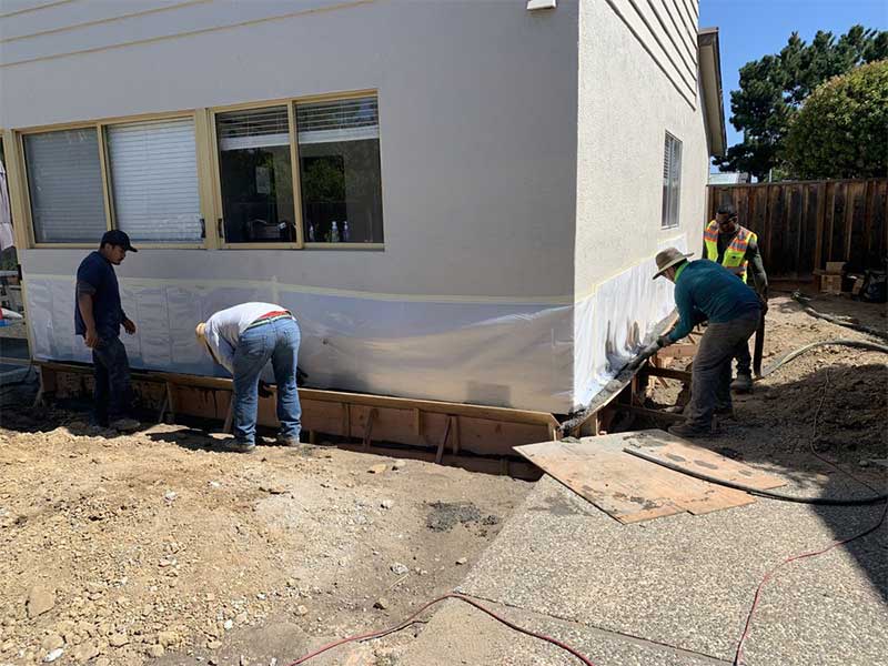 Pouring concrete in the foundation 3
